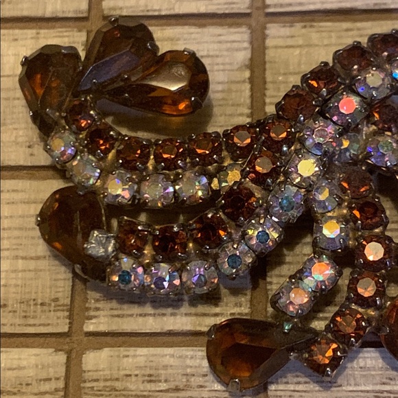 Gorgeous Vintage Brooch & Earrings - Picture 5 of 9